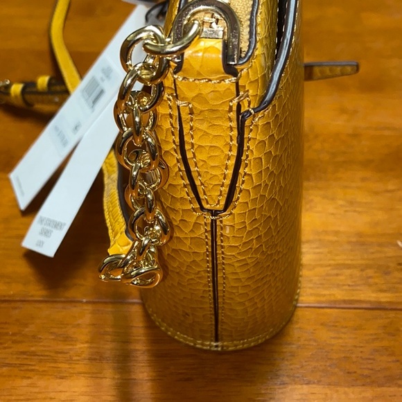 NWT🌼Calvin Klein Lock Embossed Crossbody Bucket - Picture 14 of 16